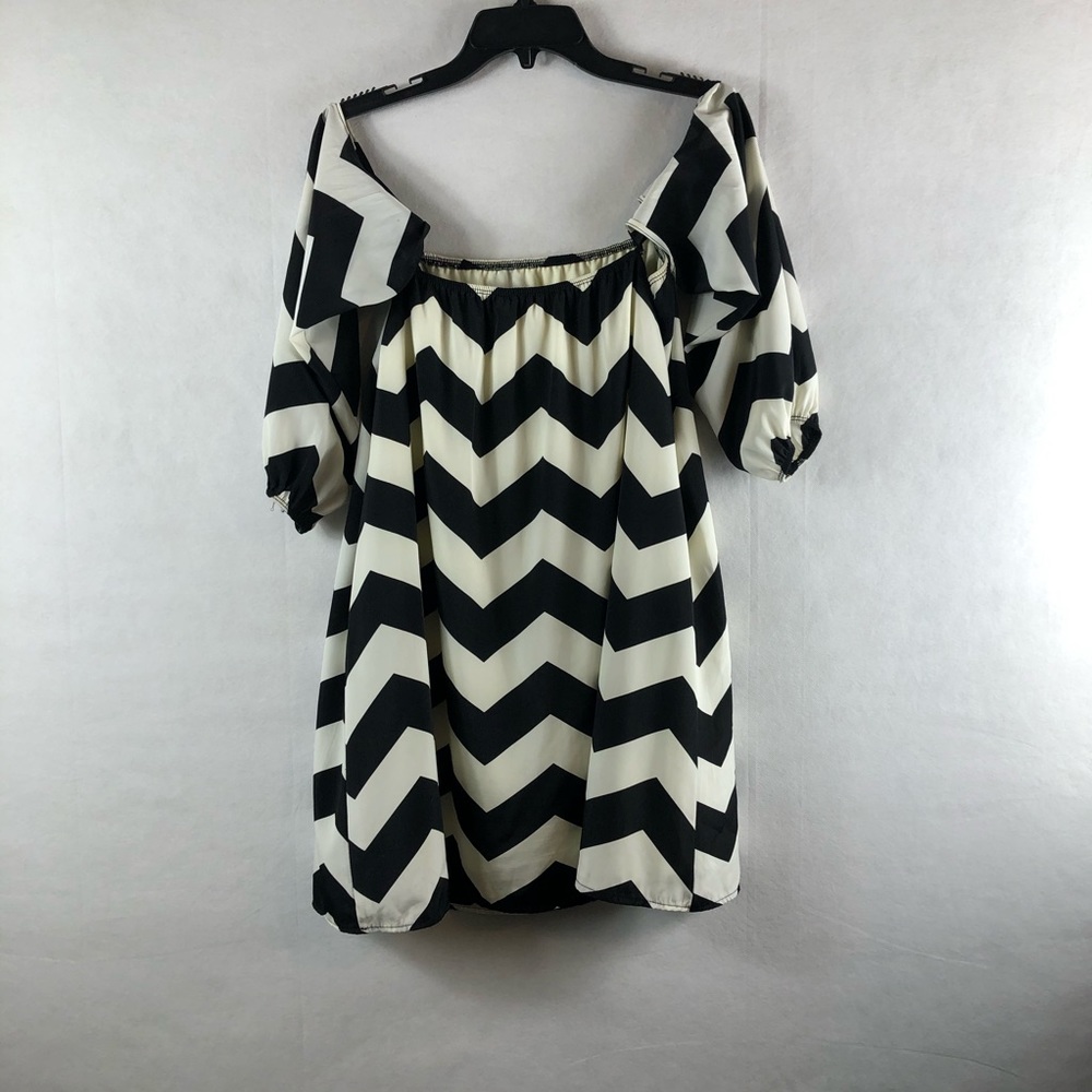 Sage Cold Shoulder dress 
Symmetrical Large Black - Picture 3 of 7